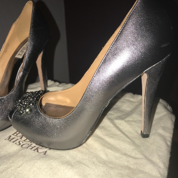 Badgley Mischka peep toe embellished heels - Picture 3 of 7